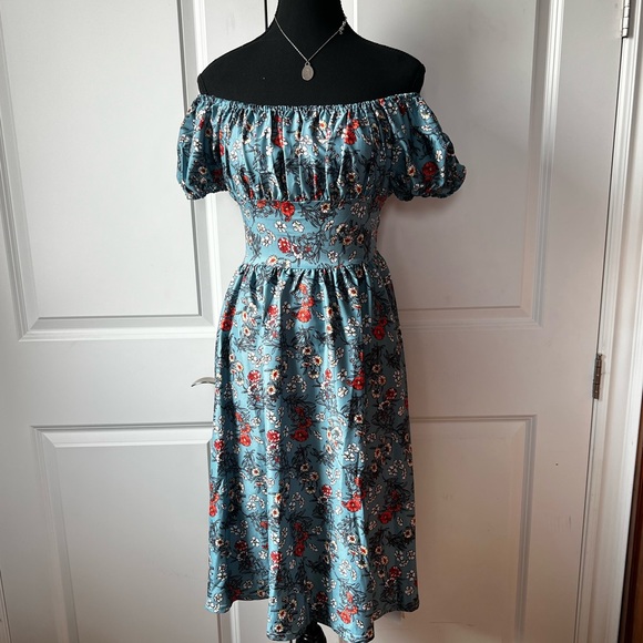 Off Shoulder Miss Fox Floral Dress - Picture 10 of 13
